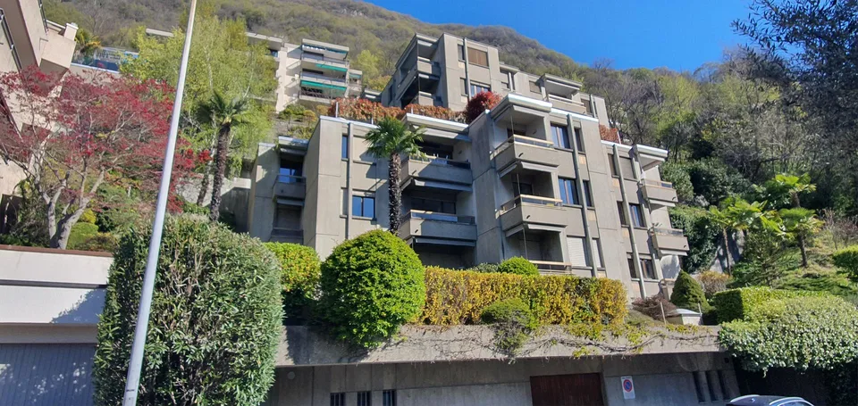 Vue charmante sur le lac de Lugano