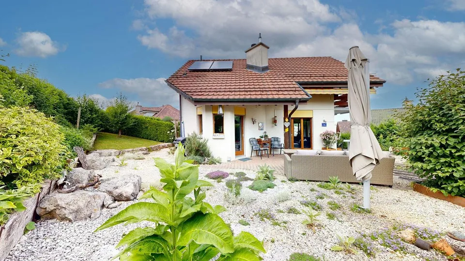 Charmantes, freistehendes 7.5-Zimmer-Einfamilienhaus mit Carport