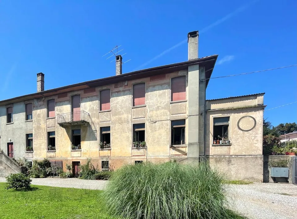 Rodero (Italia): si vende stabile di 2 piani