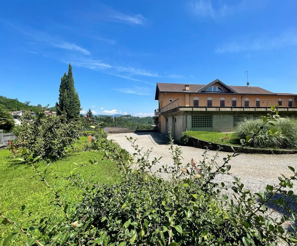 Rodero (I) - Si vende casa con due appartamenti e laboratorio