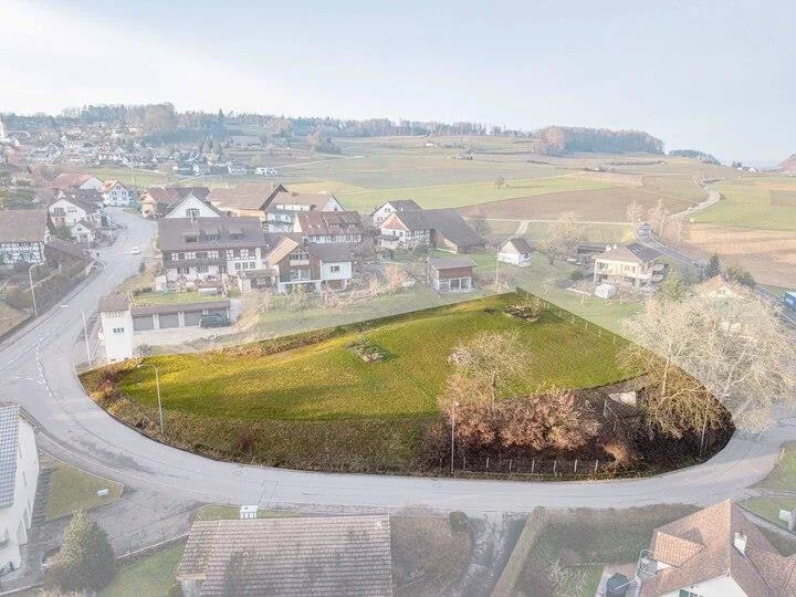 BAULANDPERLE AM SÜDHANG