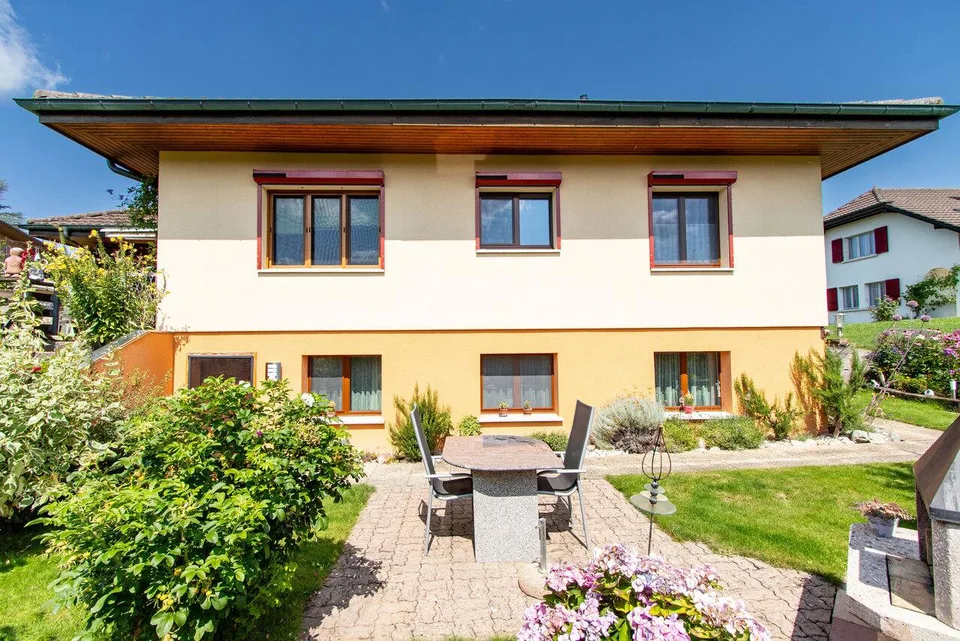 6.5-Zimmer Villa Familienparadies mit grosszügigem Umschwung
