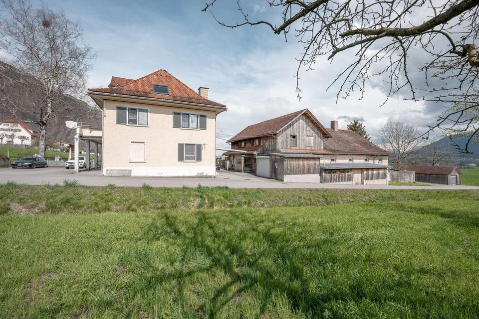 Wohn- und Geschäftshaus mit Nebenbauten – foto 11 di 12