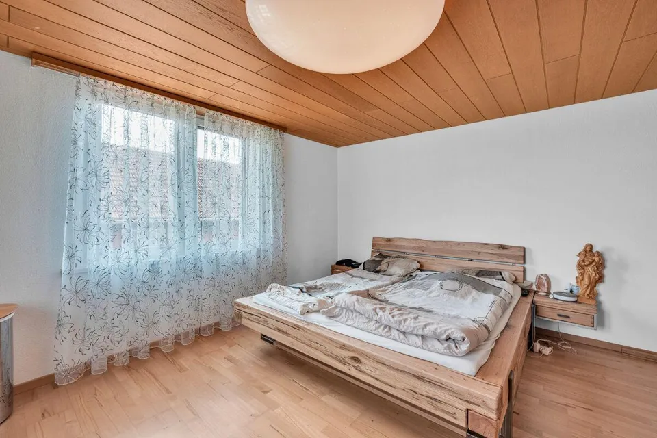 Wohn- und Geschäftshaus mit Nebenbauten