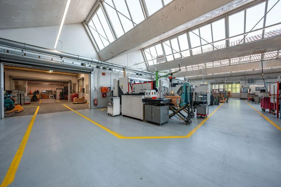 Gewerbeliegenschaft mit Baulandreserve – Foto 7 von 9