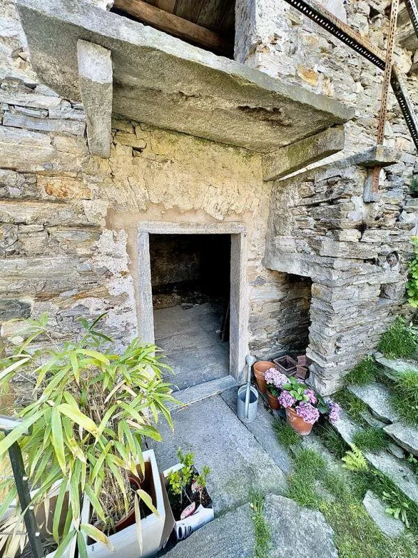 Trasforma un Diamante Grezzo: Casa di Nucleo su 4 Piani con Enorme ... – foto 11 di 11