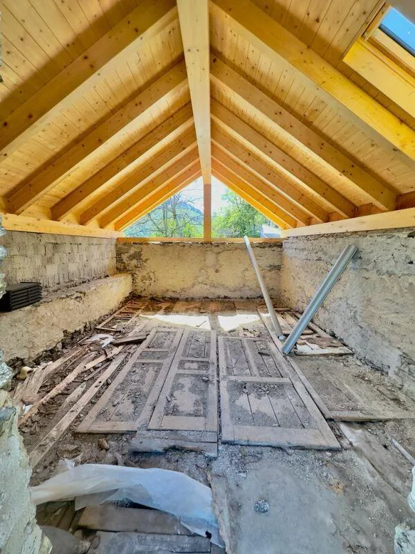 Trasforma un Diamante Grezzo: Casa di Nucleo su 4 Piani con Enorme ... – foto 7 di 11