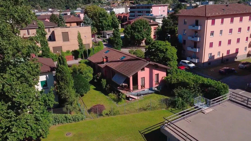 Casa unifamiliare con giardino nel centro di Bellinzona – grande po...