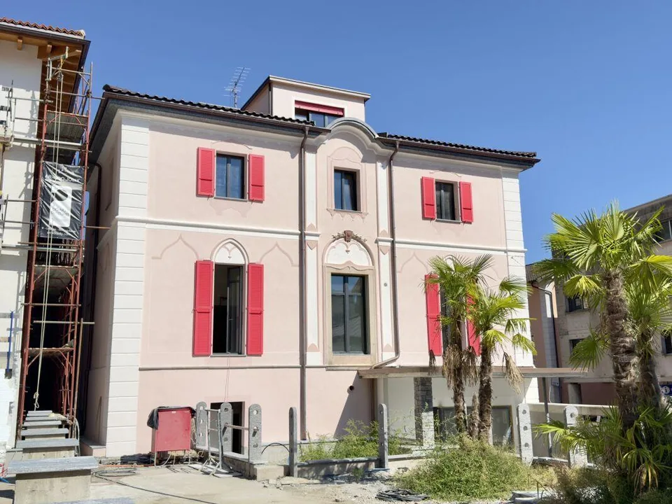 Res. Camelia: 3 appartamenti in ristrutturazione di 2½ e 3 ½ locali...