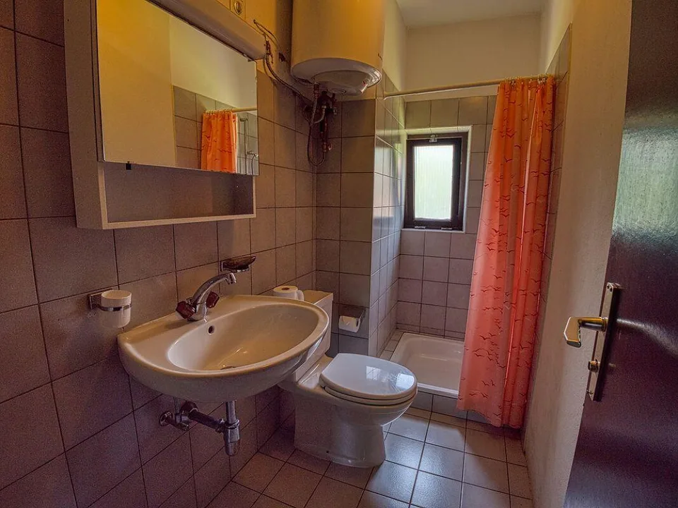 Casa plurifamiliare “Roncaccio” con progetto di 6 Appartamenti e gr...