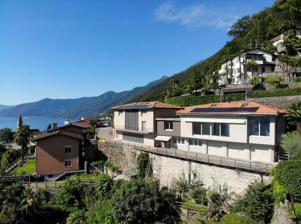 Due case, un solo panorama: vivere tra lago e quiete | Zwei Häuser,...