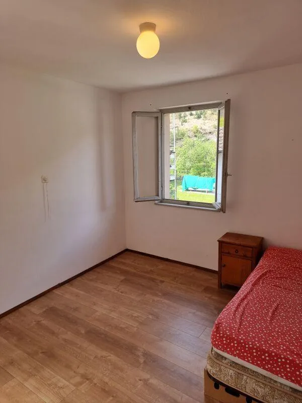 4,5-Zimmer-Haus + Rustico zum Renovieren, mit Garten und Parkplätze...