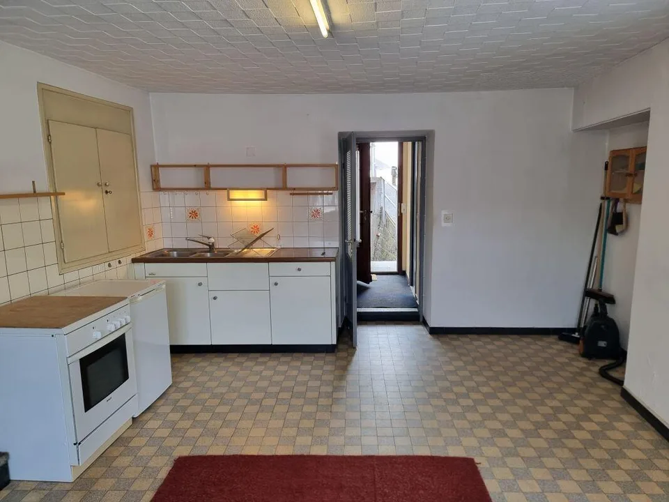 4,5-Zimmer-Haus + Rustico zum Renovieren, mit Garten und Parkplätze...