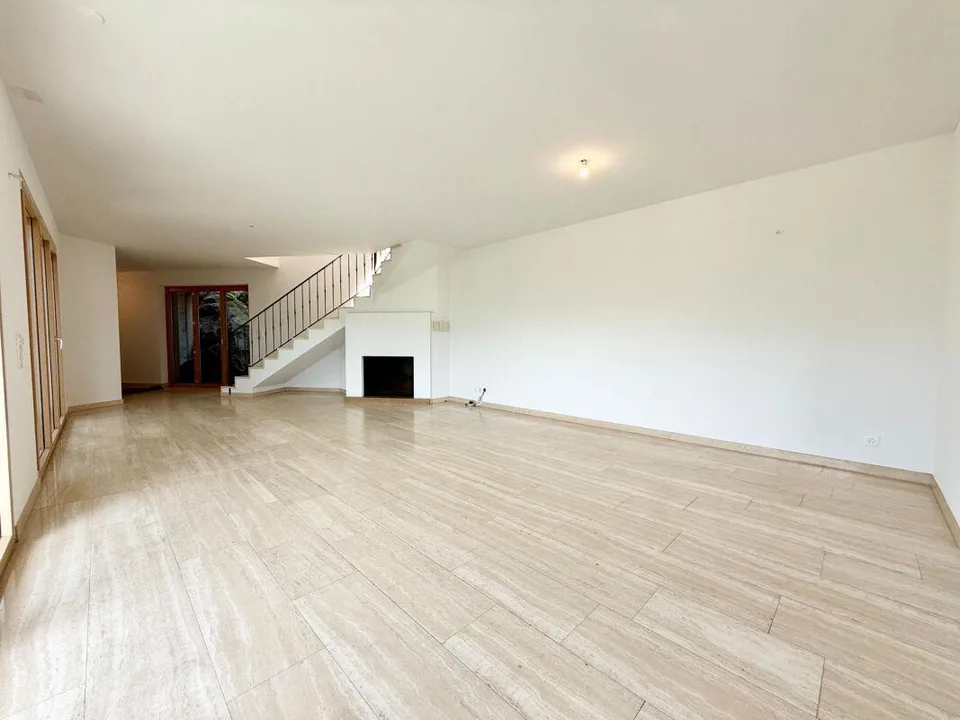 Casa con un appartamento di 5.5 locali ed un 2 locali, 2+ posti aut...
