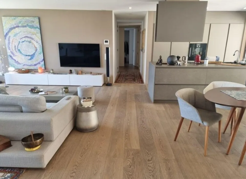Penthouse charmant avec 4.5 pièces, terrasses panoramiques, confort et style