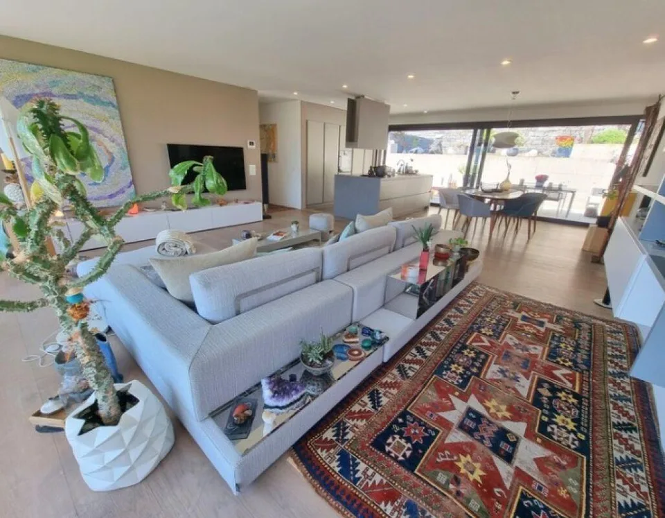 Penthouse charmant avec 4.5 pièces, terrasses panoramiques, confort et style