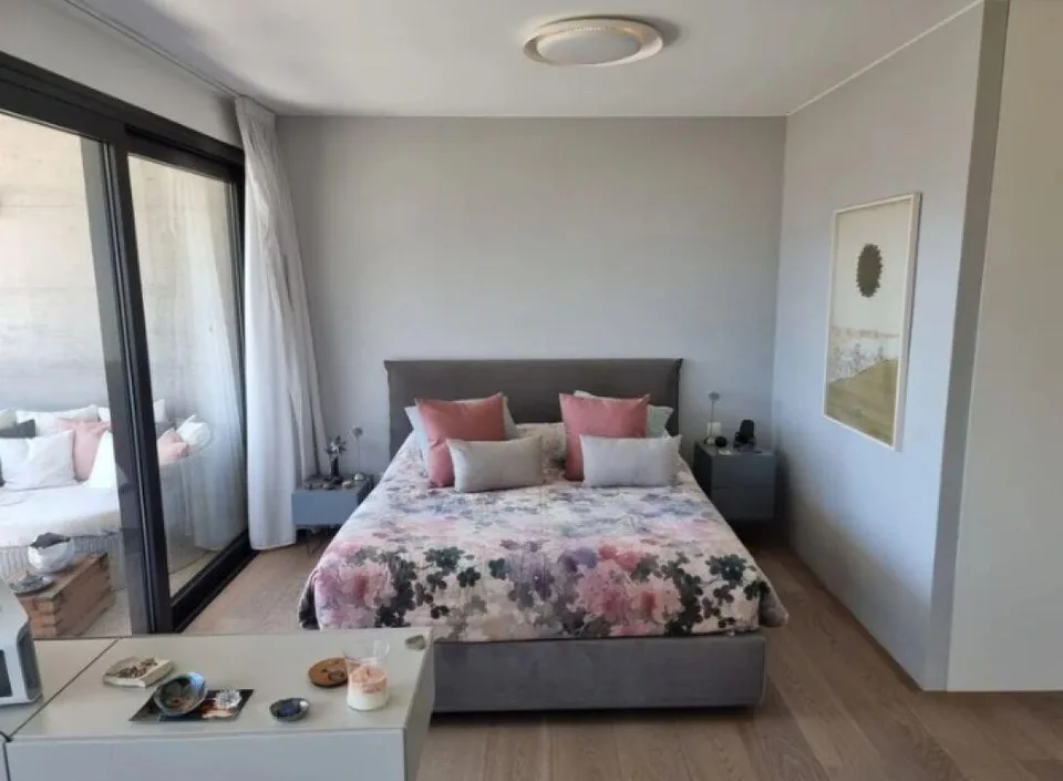Penthouse charmant avec 4.5 pièces, terrasses panoramiques, confort et style