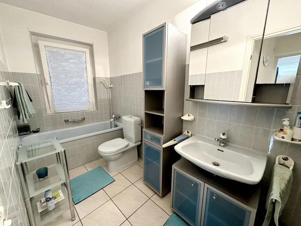 Casa bifamiliare attigua con 5.5 locali complessivi o 2 unità abita...