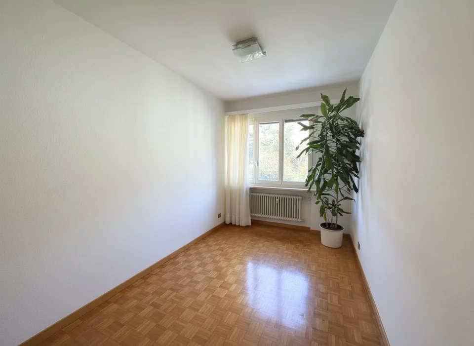 Appartamento di 4.5 locali al secondo piano, con posteggio esterno ... – Foto 6 von 10