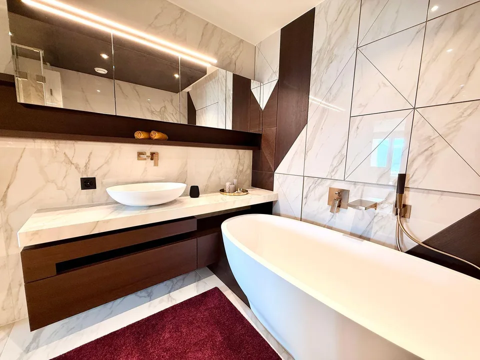 Grande Appartamento di Lusso con Ampia Terrazza e Vista Mozzafiato