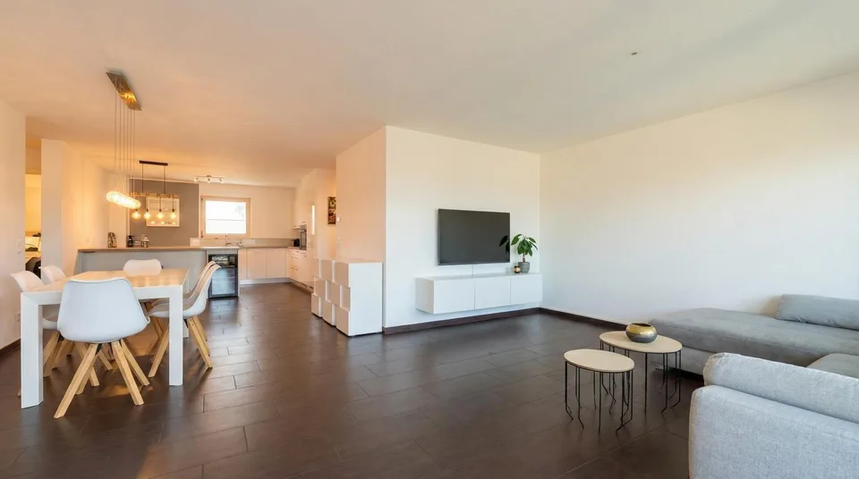 Appartamento 3½ locali, con giardino, vista aperta  e 2 posteggi. R...