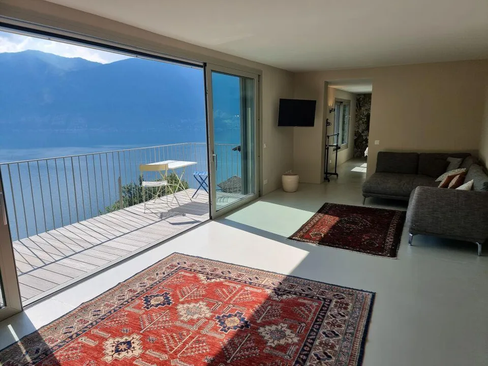Due residenze, una vista unica sul Lago Maggiore | Tu...