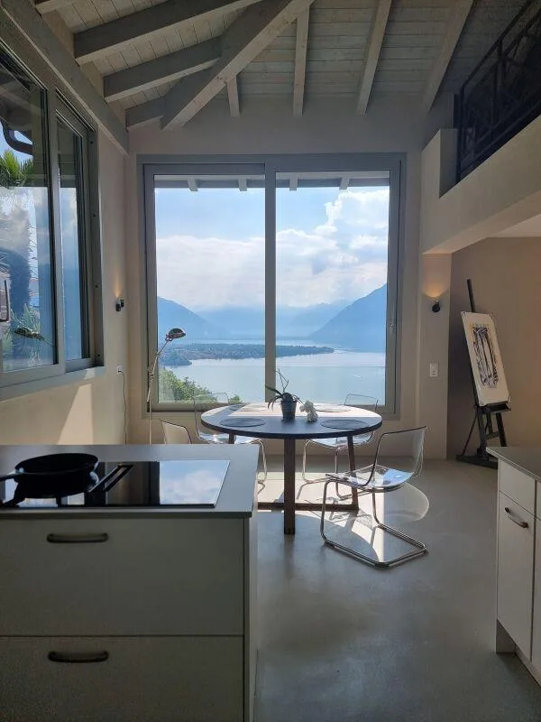 Due residenze, una vista unica sul Lago Maggiore | Tu...