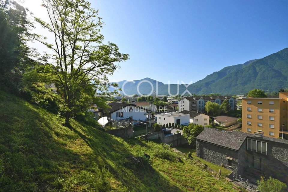 Baugrundstück von 1’070 m2 mit Panoramablick  | Terreno edificabile...