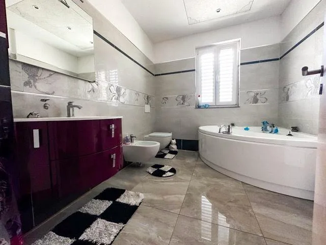 Grande casa Unifamigliare di di 10.5 Locali con posteggi e terreno ... – foto 7 di 23
