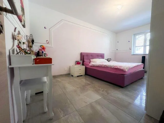 Grande casa Unifamigliare di di 10.5 Locali con posteggi e terreno ... – foto 9 di 23