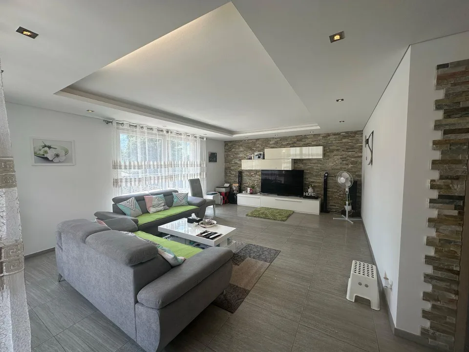 Prestigiosa Proprietà Moderna con Ampia Terrazza e Garage doppio, C... – photo 7 sur 21