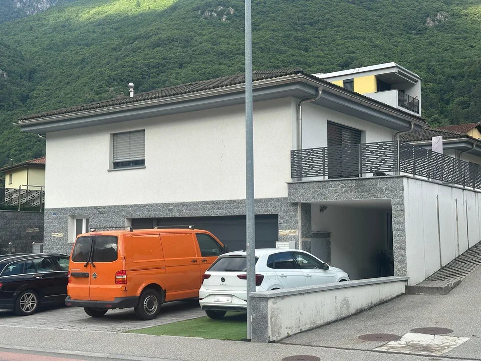 Prestigiosa Proprietà Moderna con Ampia Terrazza e Garage doppio, C...