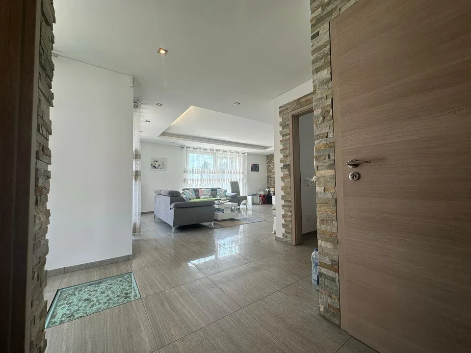 Prestigiosa Proprietà Moderna con Ampia Terrazza e Garage doppio, C... – photo 6 sur 21