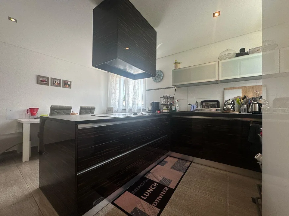 Prestigiosa Proprietà Moderna con Ampia Terrazza e Garage doppio, C... – photo 8 sur 21