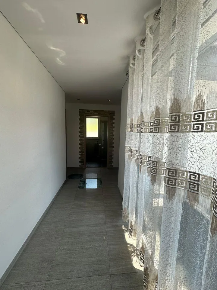 Prestigiosa Proprietà Moderna con Ampia Terrazza e Garage doppio, C... – photo 14 sur 21