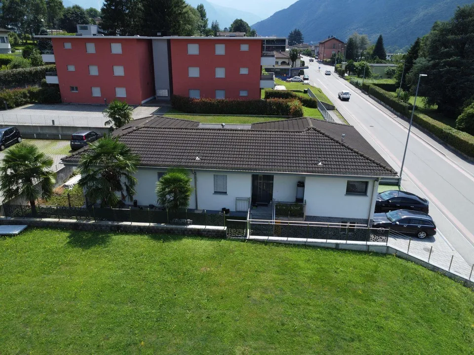Prestigiosa Proprietà Moderna con Ampia Terrazza e Garage doppio, C...