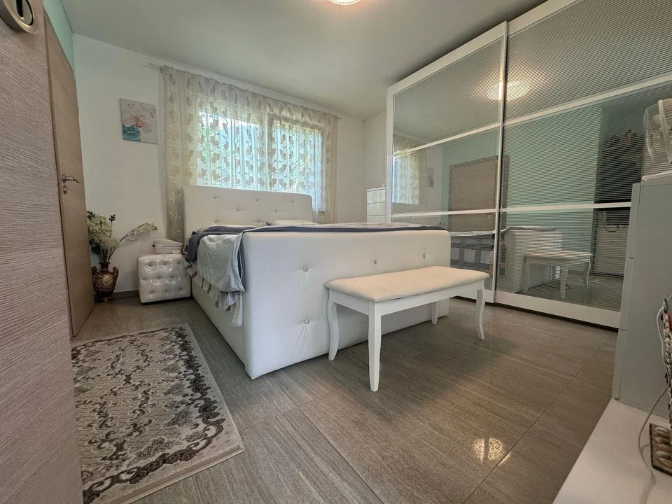 Prestigiosa Proprietà Moderna con Ampia Terrazza e Garage doppio, C... – photo 9 sur 21