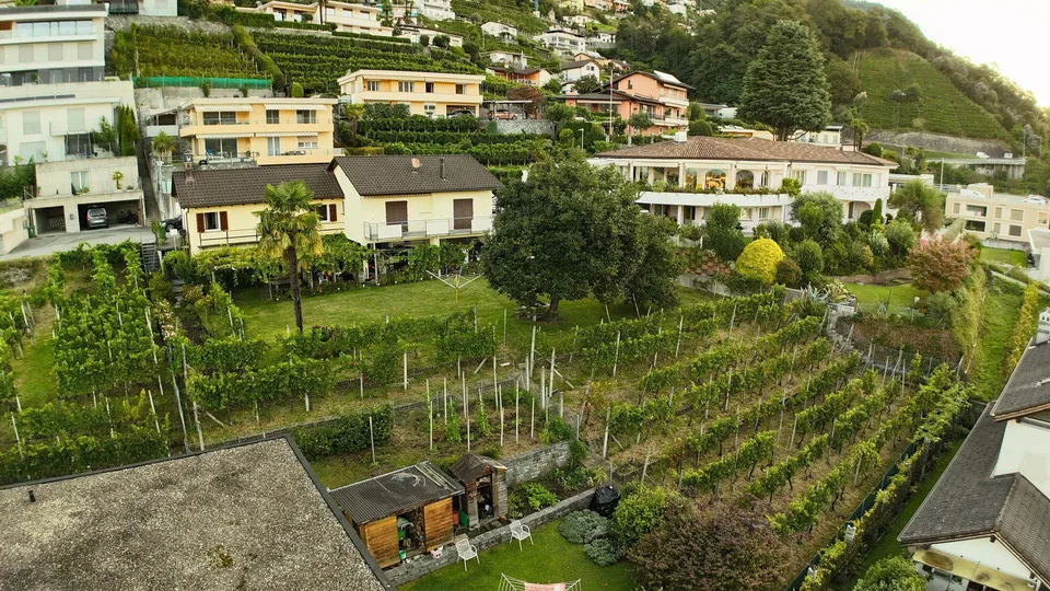 Un’opportunità unica: casa bifamiliare con potenziale edificatorio,...