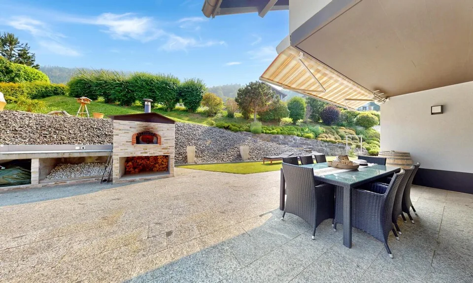 Villa contemporanea con vista panoramica e ambiente di vita privilegiato