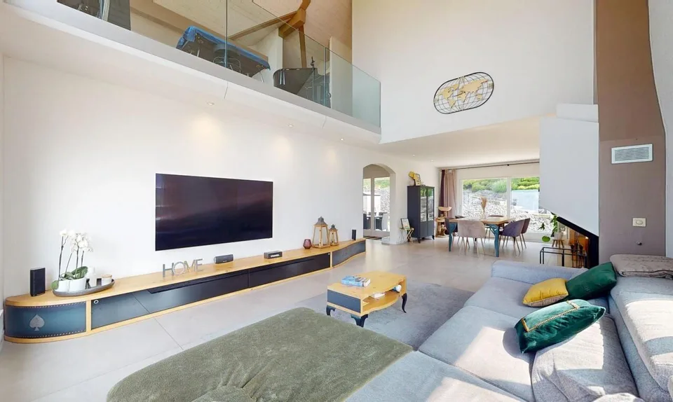 Contemporary villa with panoramic view and privileged living environment – photo 8 of 11
