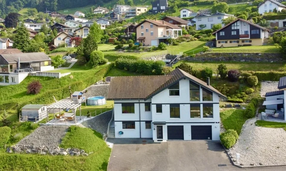 Villa contemporanea con vista panoramica e ambiente di vita privilegiato