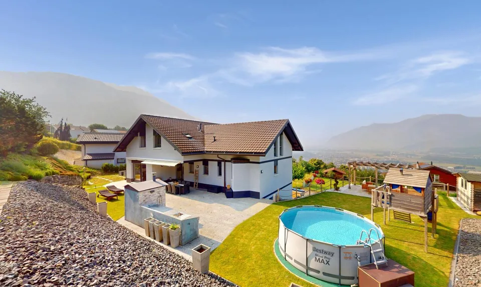 Villa contemporaine avec vue panoramique et cadre de vie privilégié