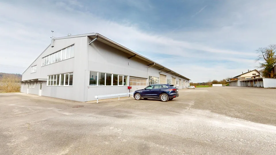 Gewerbe-Industrie und Wohneigentum gesamt ca. 15'100 m²