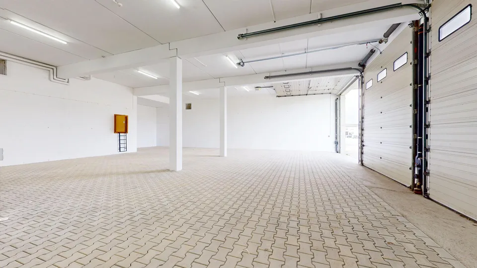 Gewerbe-Industrie und Wohneigentum gesamt ca. 15'100 m²
