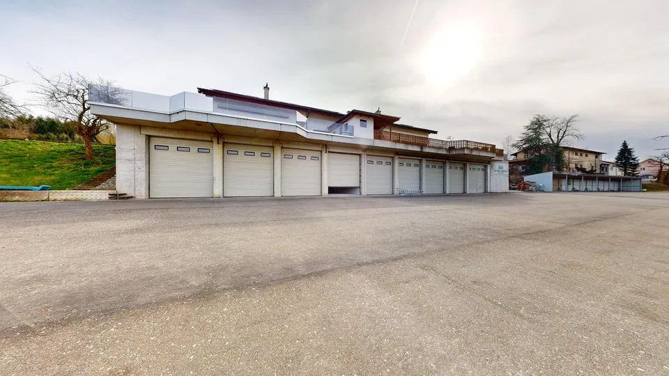 Gewerbe-Industrie und Wohneigentum gesamt ca. 15'100 m²