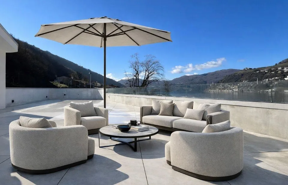 Villa di design in posizione unica con vista lago mozzafiato e darsena