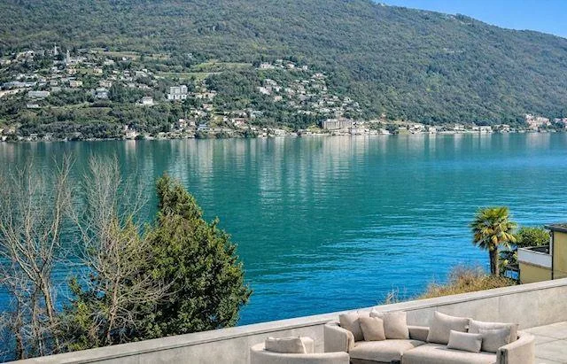 Villa im Design mit einzigartiger Lage und atemberaubendem Seeblick und Anlegestelle – Foto 19 von 23