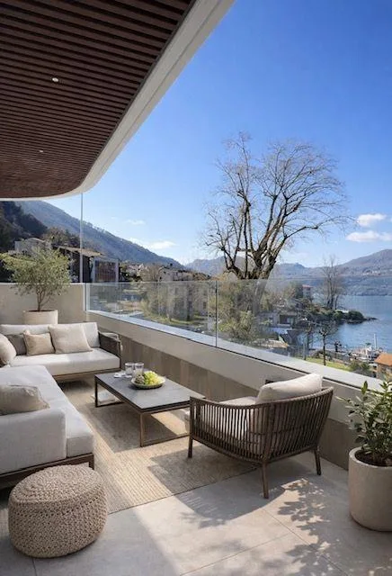 Villa di design in posizione unica con vista lago mozzafiato e darsena
