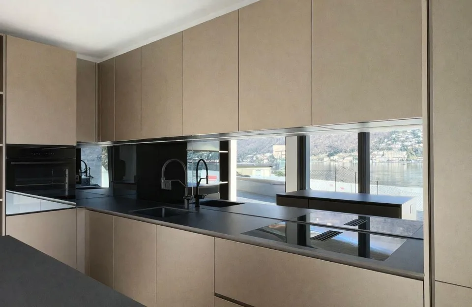 Villa im Design mit einzigartiger Lage und atemberaubendem Seeblick und Anlegestelle – Foto 7 von 23