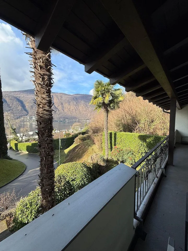 Appartamento di 2,5 locali con piscina e accesso al lago